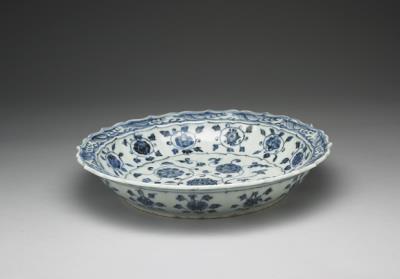 图片[2]-Lotus-shaped dish with intertwined flowers decoration in underglaze blue, Ming dynasty, Yongle reign (1403-1424)-China Archive